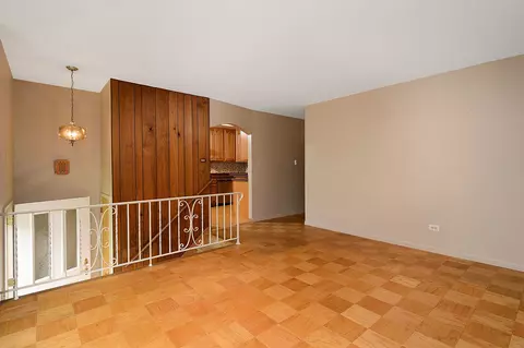 Living - 2313 Kingfisher Ln, Rolling Meadows, IL 60008 photo 2 of 5