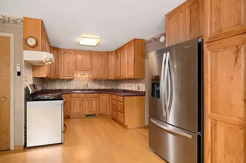 Kitchen - 2313 Kingfisher Ln, Rolling Meadows, IL 60008 photo 1 of 2