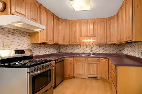 Kitchen - 2313 Kingfisher Ln, Rolling Meadows, IL 60008 photo 2 of 2