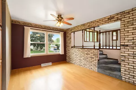 Living - 2313 Kingfisher Ln, Rolling Meadows, IL 60008 photo 3 of 5