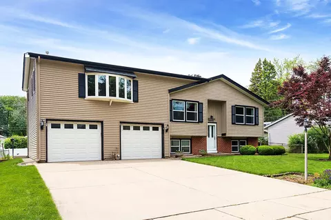 2313 Kingfisher Ln, Rolling Meadows, IL 60008