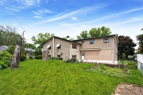Exterior - 2313 Kingfisher Ln, Rolling Meadows, IL 60008 photo 3 of 4