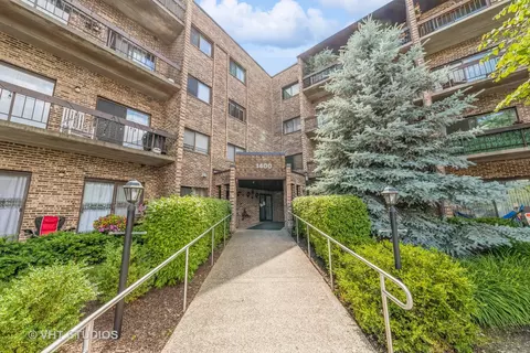 1400 N Elmhurst Rd #219, Mount Prospect, IL 60056