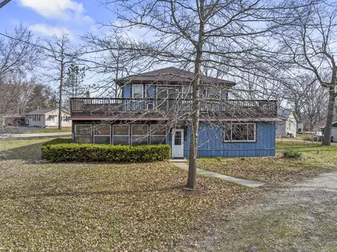 43267 N Forest Dr, Antioch, IL 60002