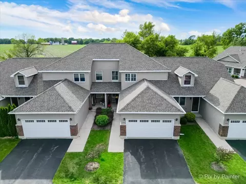 3703 Green Tree Ln, Dekalb, IL 60115