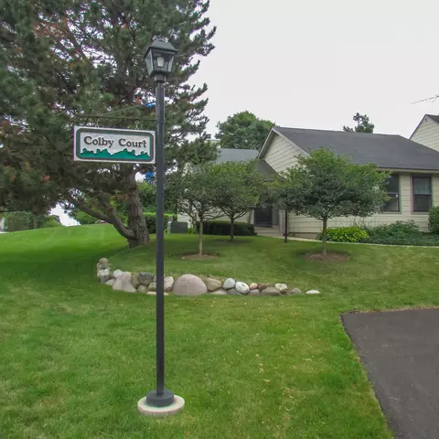 701 Colby Ct #701, Gurnee, IL 60031