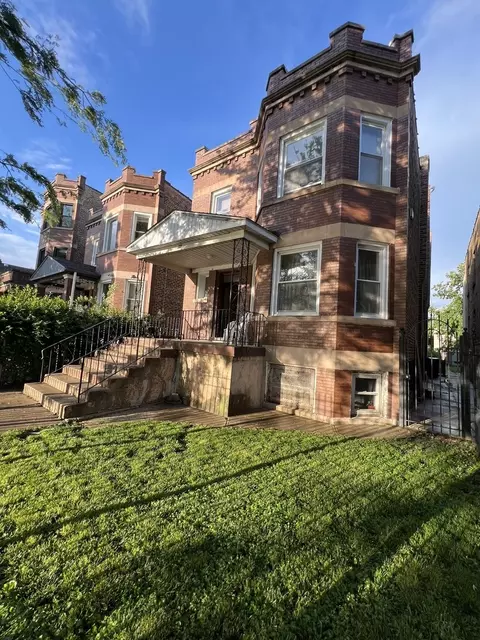 867 N Sacramento Blvd, Chicago, IL 60622