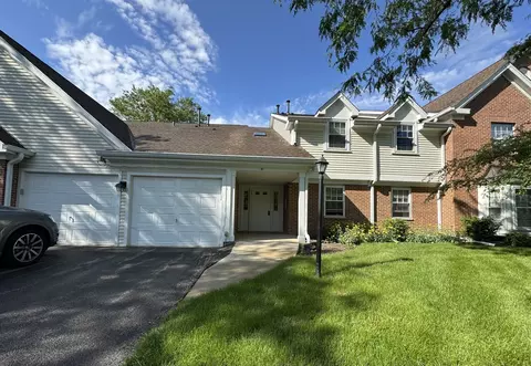 41 Ashburn Ct #W2, Schaumburg, IL 60193