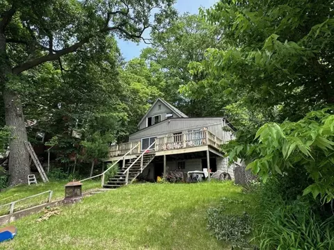 165 Arthur Ave, Fox Lake, IL 60020