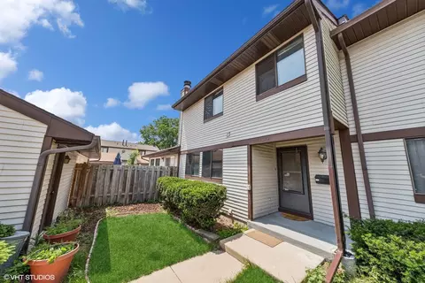 1378 Court Marguerite, Hanover Park, IL 60133