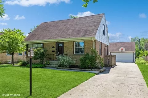 412 N Fairview Ave, Mount Prospect, IL 60056