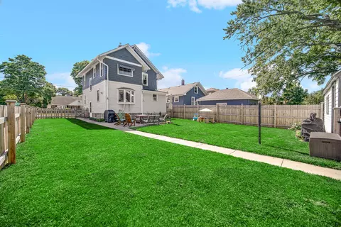 Exterior - 2 S Melrose Ave, Elgin, IL 60123 photo 3 of 4