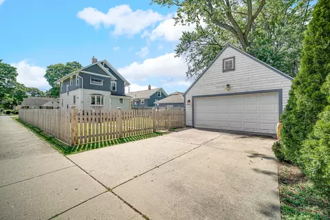 Exterior - 2 S Melrose Ave, Elgin, IL 60123 photo 4 of 4