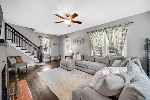 Living - 2 S Melrose Ave, Elgin, IL 60123 photo 1 of 2