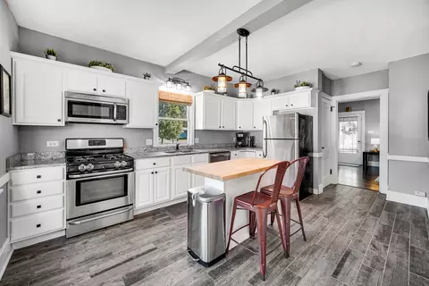 Kitchen - 2 S Melrose Ave, Elgin, IL 60123 photo 2 of 3