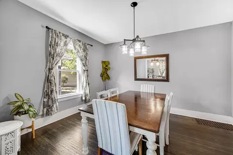 Dining - 2 S Melrose Ave, Elgin, IL 60123 photo 1 of 2