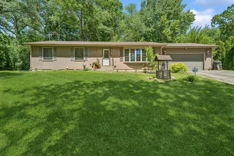 28926 W Laurel Ln, Island Lake, IL 60042