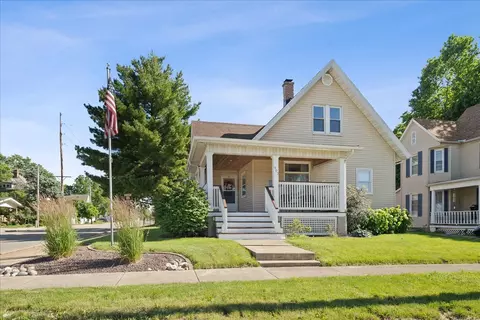 902 W Oakland Ave, Bloomington, IL 61701