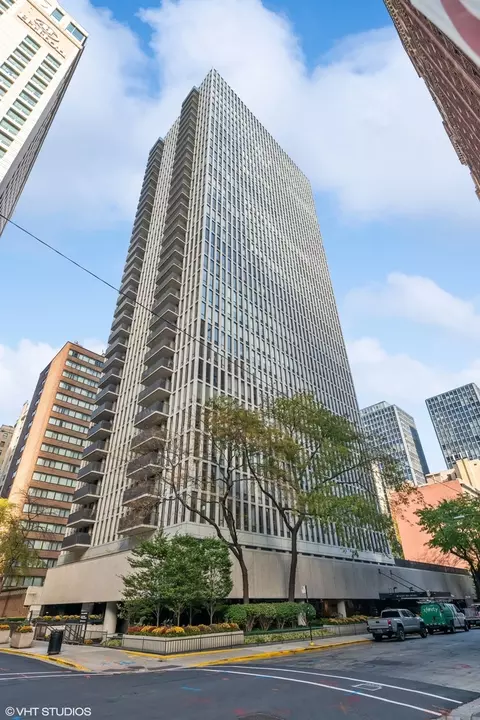 200 E Delaware Pl #18C, Chicago, IL 60611