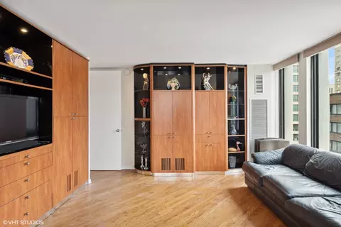 Living - 200 E Delaware Pl #18C, Chicago, IL 60611 photo 2 of 3