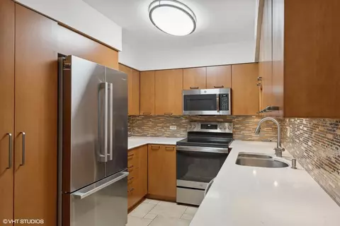 Kitchen - 200 E Delaware Pl #18C, Chicago, IL 60611 photo 2 of 2