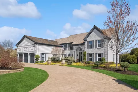 2330 Mohawk Ln, Glenview, IL 60026
