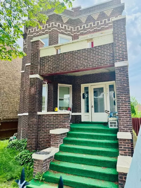 5447 W Walton St, Chicago, IL 60651