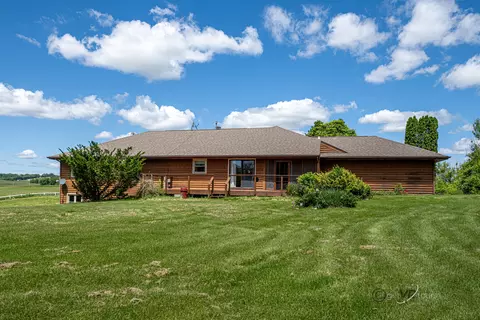 304 Franklin St, Hanover, IL 61041