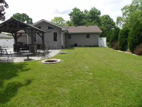 Exterior - 751 Duncan Dr, Aurora, IL 60506 photo 6 of 12