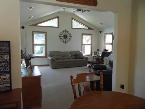 Living - 751 Duncan Dr, Aurora, IL 60506 photo 2 of 3