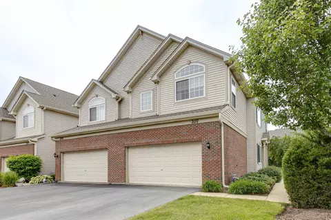 207 Southwicke Dr #A, Streamwood, IL 60107