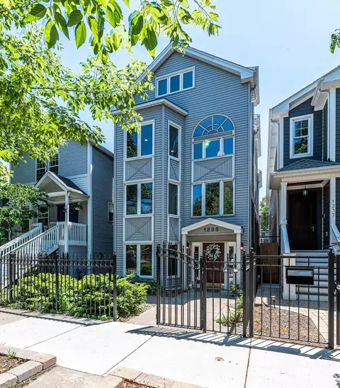 1235 W Barry Ave #2, Chicago, IL 60657