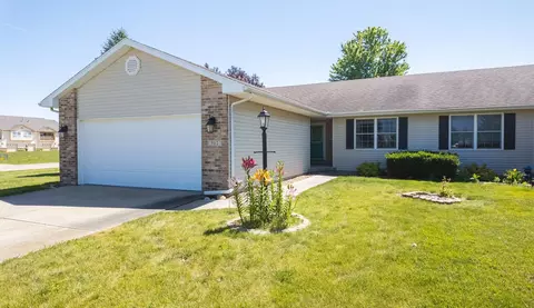902 Birkdale Dr, Champaign, IL 61822