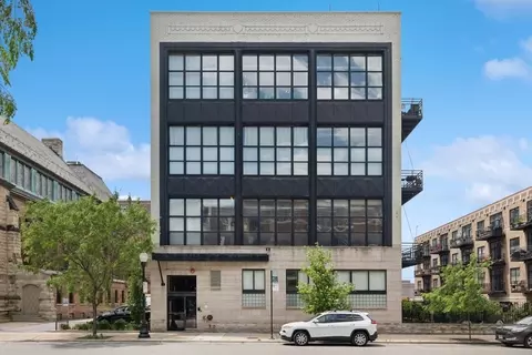1918 S Michigan Ave #304, Chicago, IL 60616