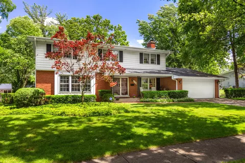 1136 Cardinal Ln, Naperville, IL 60540
