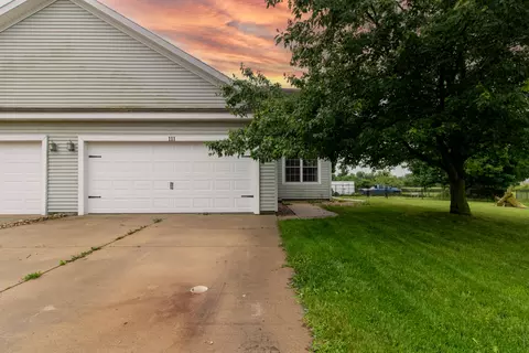 111 Labrador Ln, Downs, IL 61736