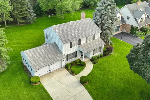 716 Gregford Rd, Burr Ridge, IL 60527 photo 2