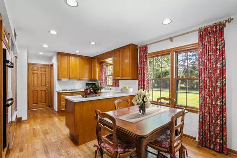 716 Gregford Rd, Burr Ridge, IL 60527 photo 13
