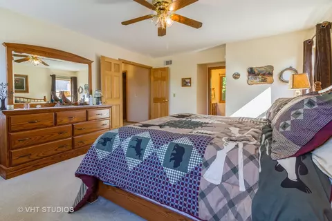 44 Hunter Dr, Montgomery, IL 60538 photo 9