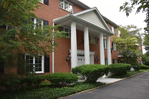 5580 Wolf Rd #206, Western Springs, IL 60558
