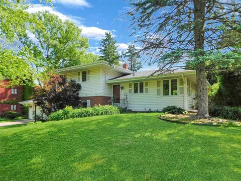 1107 Prestwick Pkwy, Rockford, IL 61107