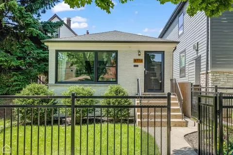 4716 N Kennicott Ave, Chicago, IL 60630