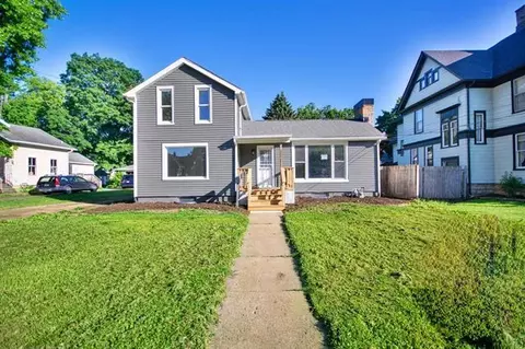 221 W Perry St, Belvidere, IL 61008