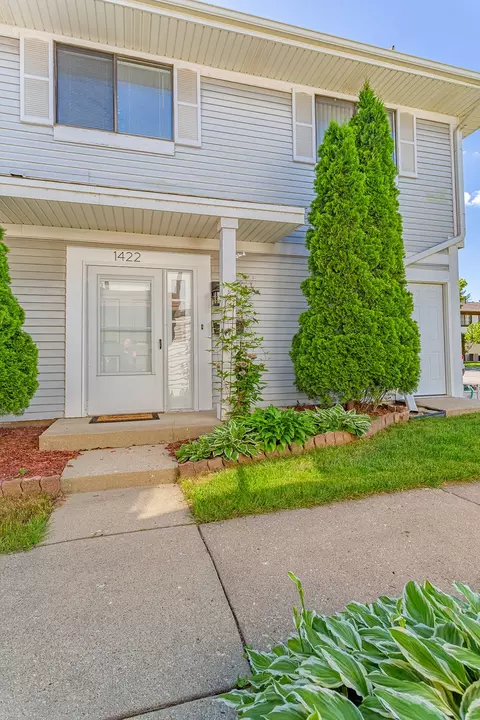 1422 Sutter Dr #1620-4, Hanover Park, IL 60133