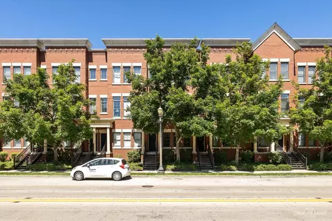 151 S Grove Ave, Elgin, IL 60120