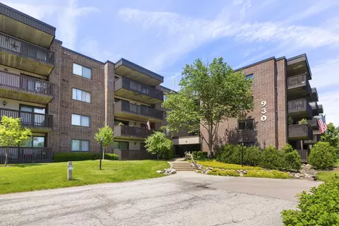 930 Taylor Dr #105, Gurnee, IL 60031