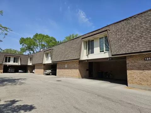 1965 Tanglewood Dr #C, Glenview, IL 60025