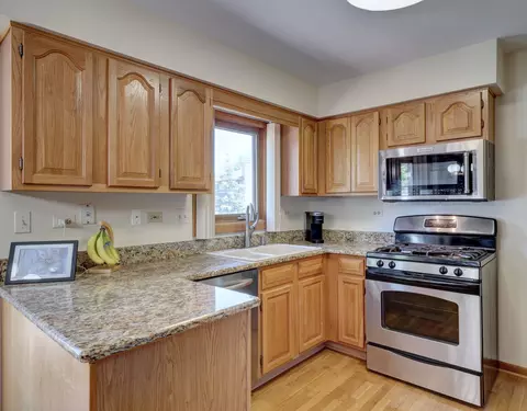 869 Kent Cir, Bartlett, IL 60103 photo 5