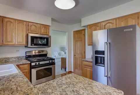 869 Kent Cir, Bartlett, IL 60103 photo 7