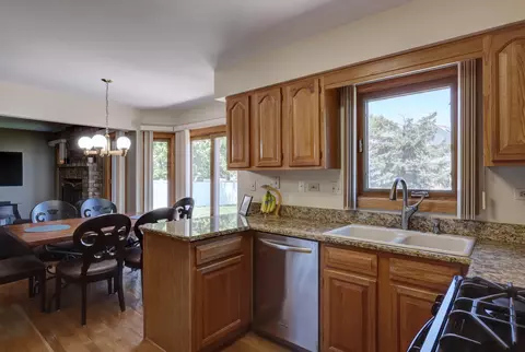 869 Kent Cir, Bartlett, IL 60103 photo 6